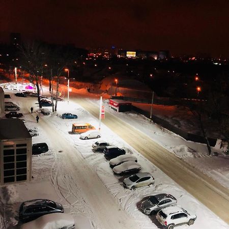 Comfortable Apartment Near Metro Харков Екстериор снимка