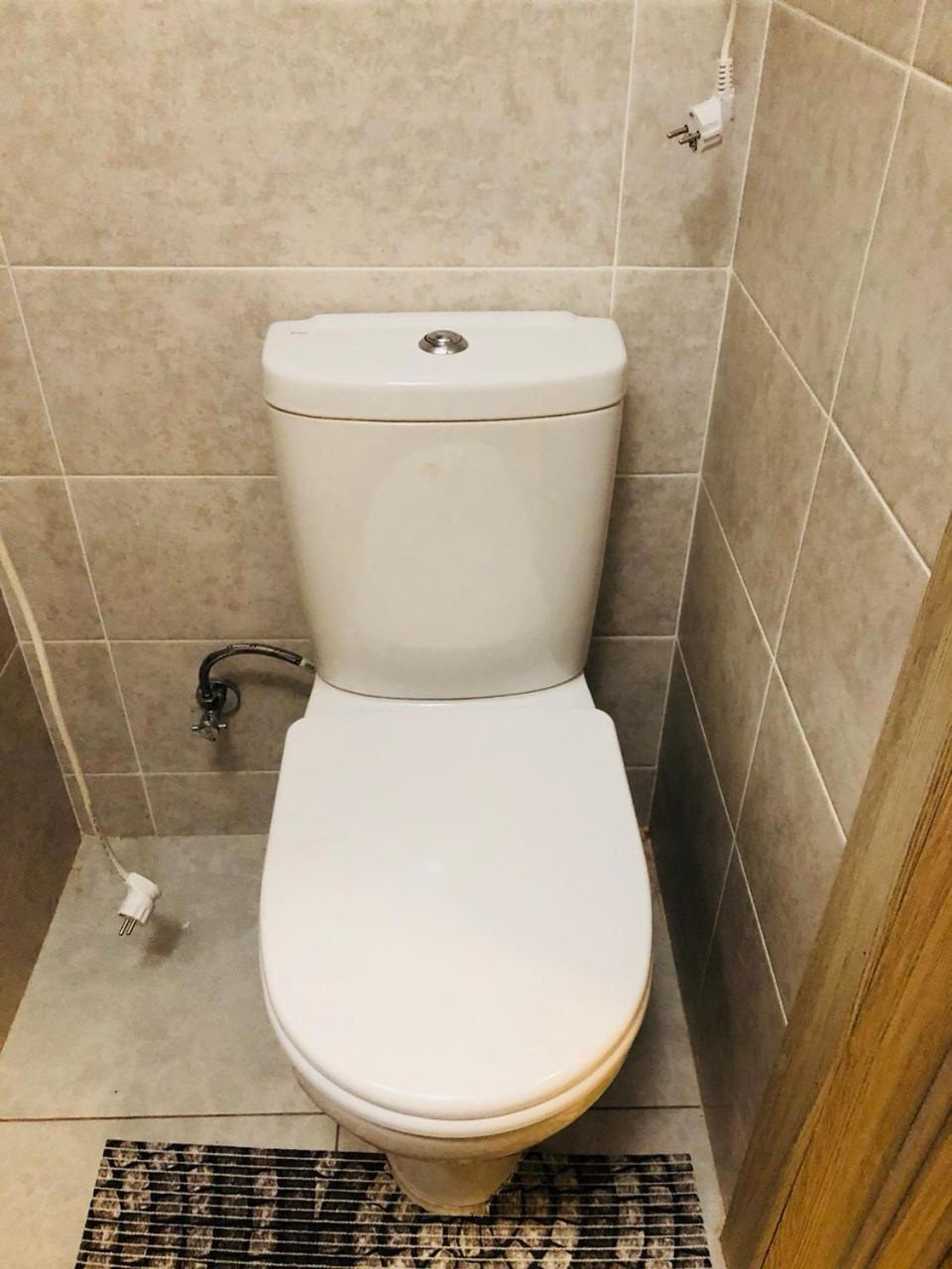 Comfortable Apartment Near Metro Харков Екстериор снимка