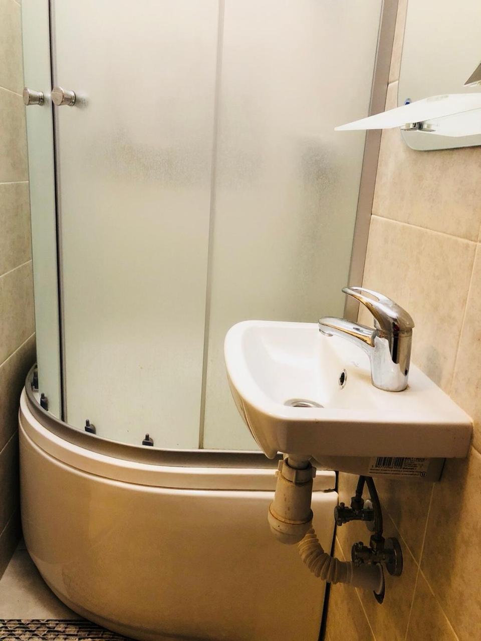 Comfortable Apartment Near Metro Харков Екстериор снимка