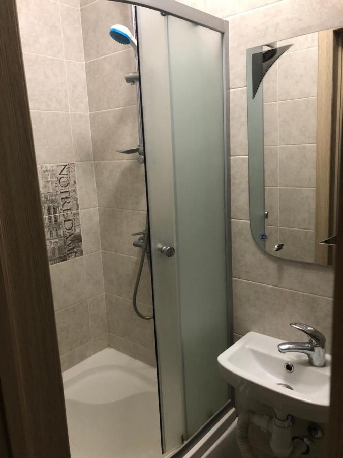 Comfortable Apartment Near Metro Харков Екстериор снимка